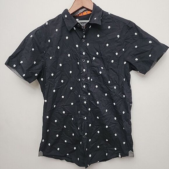 NEW Free Planet Men's S Halloween Short Sleeve Button Up Shirt Black Skull Print - Picture 1 of 6